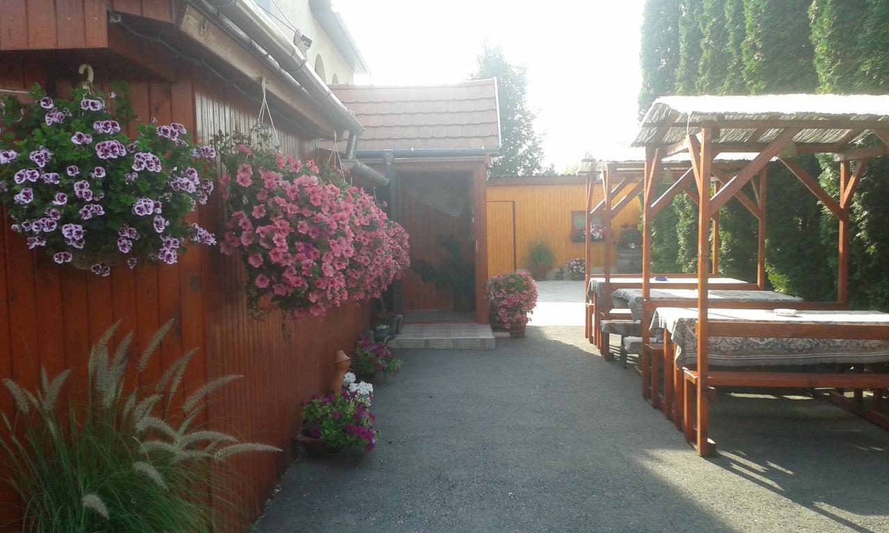 Bed and Breakfast Kisdiofa Panzio Es Vendeglo Vajdacska Экстерьер фото